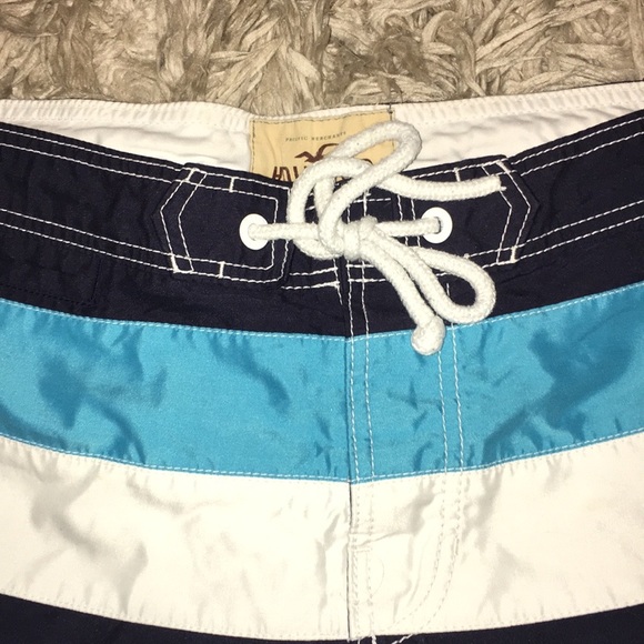 Men’s Hollister swim trunks - Picture 3 of 6